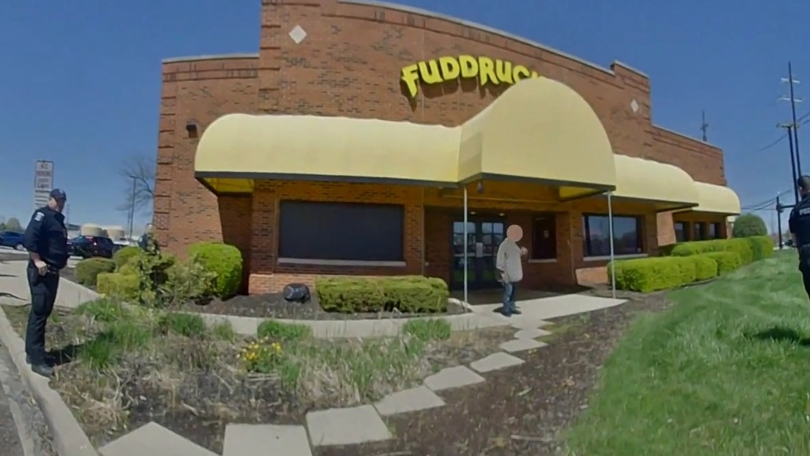 Sterling Heights police arrest man with hatchet outside Fuddruckers