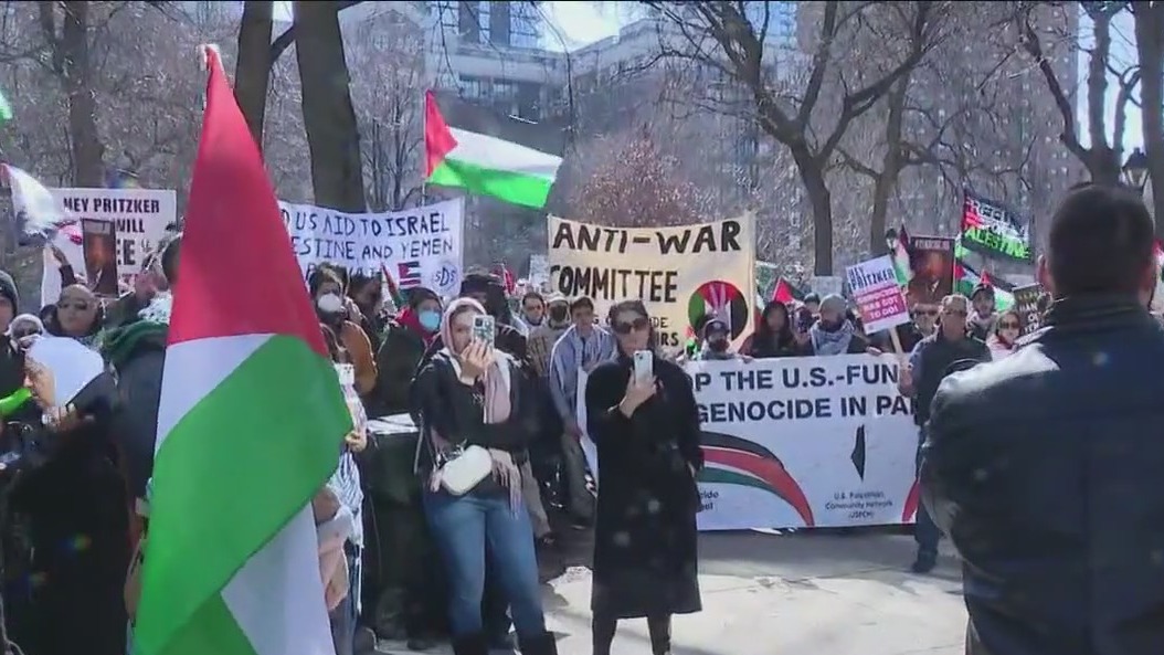 Pro-Palestine protesters gather in Chicago to demand ceasefire