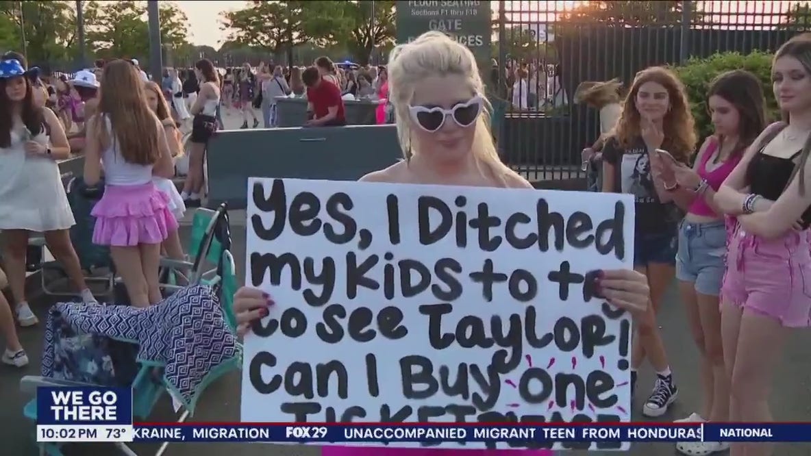 Philly fans happily welcome Taylor Swift at the Linc