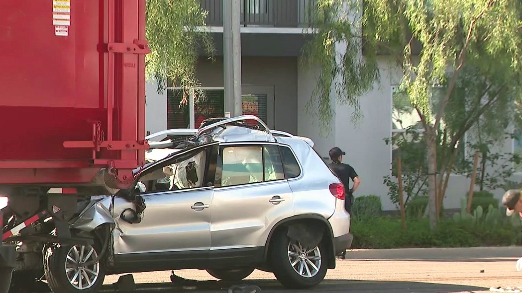 Crash shuts down portion of Van Buren Street in Phoenix