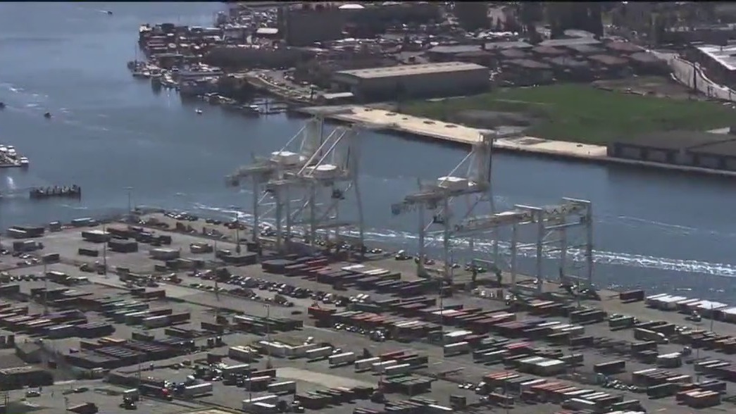 Oakland A's fans rally to keep team here