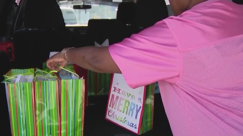 Local NFL mom gives back to Central Florida
