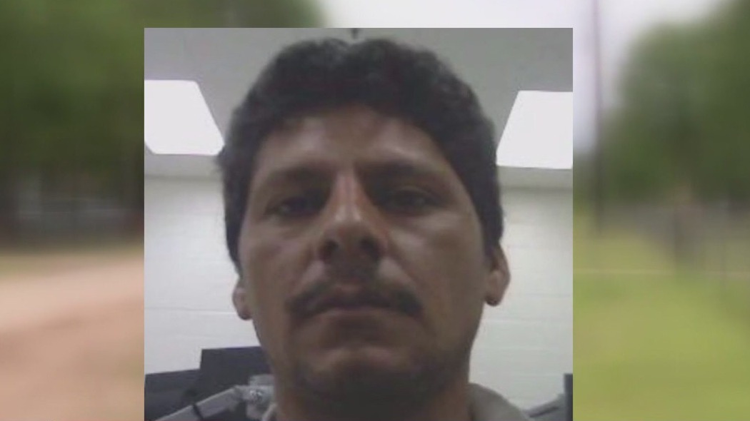 Massive manhunt for fugitive accused of killing 5 in San Jacinto County