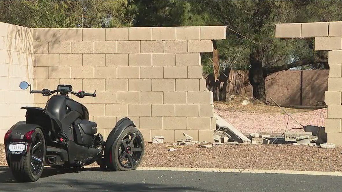 Motorcycle crash in Phoenix turns deadly