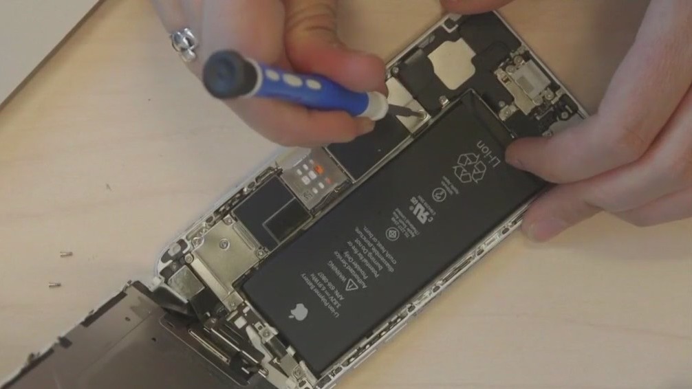 Contact 6 looks into the 'right to repair'