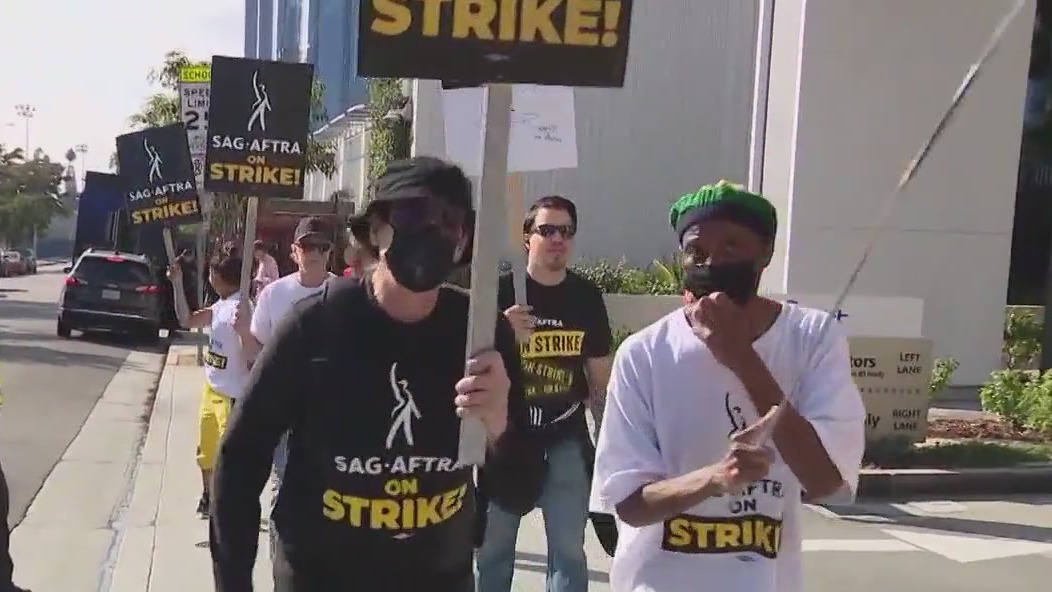 Talks continue between SAG-AFTRA, producers