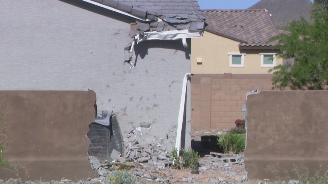 1 dead, 5 others hurt in Peoria crash