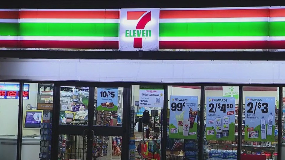 Armed robbers hit four 7-Eleven stores overnight in Chicago