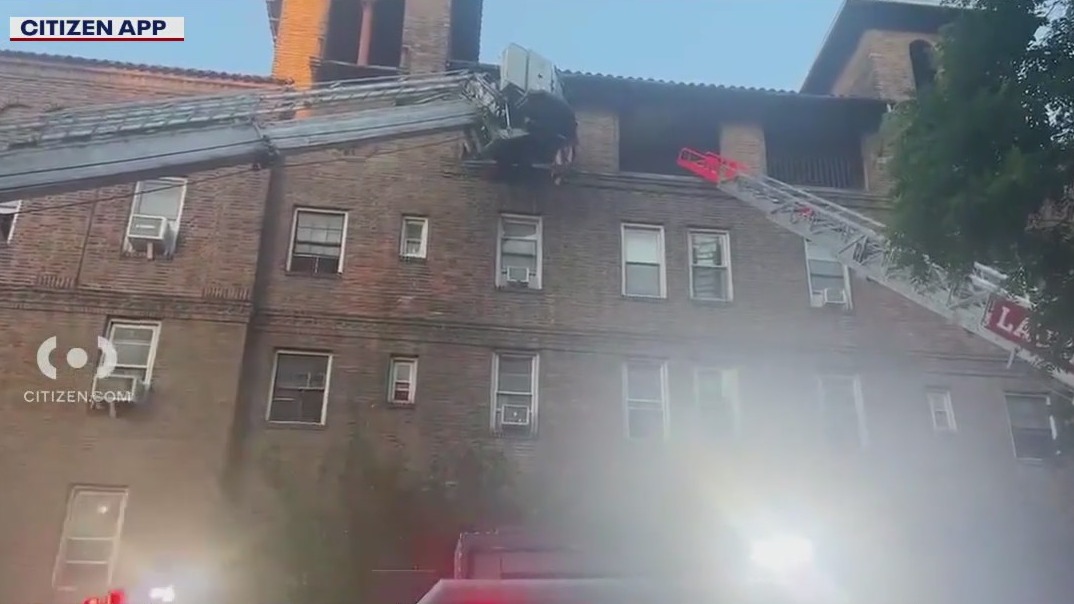 3 injured in Queens apartment building fire
