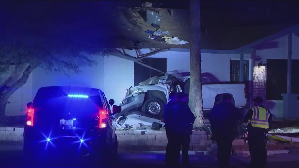 Car crashes into Tempe home; police suspect driver was under the influence