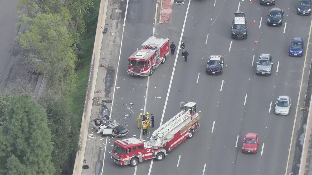 3 vehicle crash on the 101 Freeway injures 3, including young child