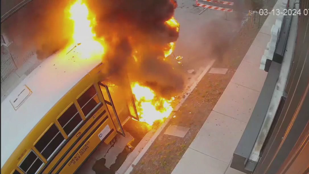 Bus driver saves students before bus fire