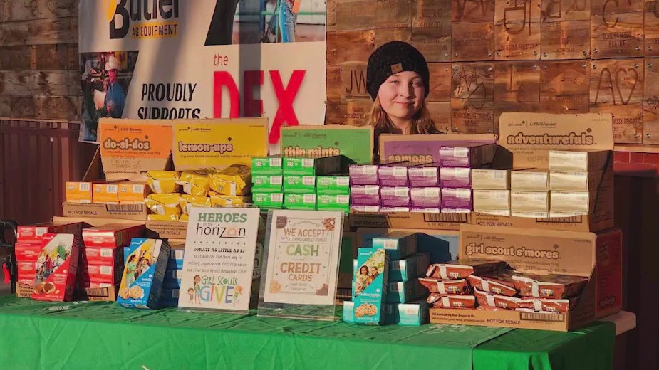 Girl Scout Learns Spanish to Sell Cookies to Everyone in her Town