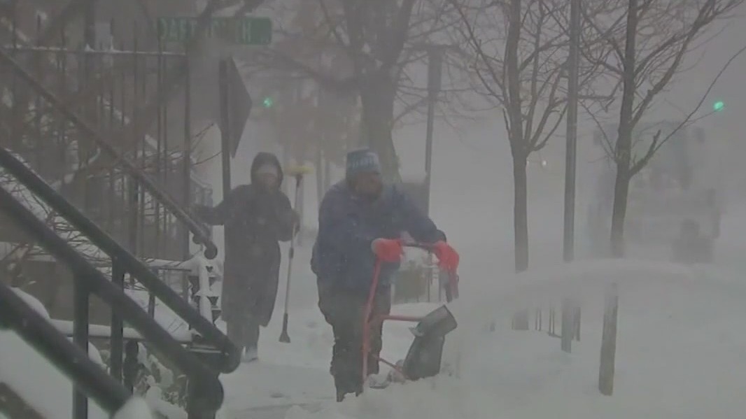 Shoveling your sidewalks could be a thing of the past under new proposal in Chicago