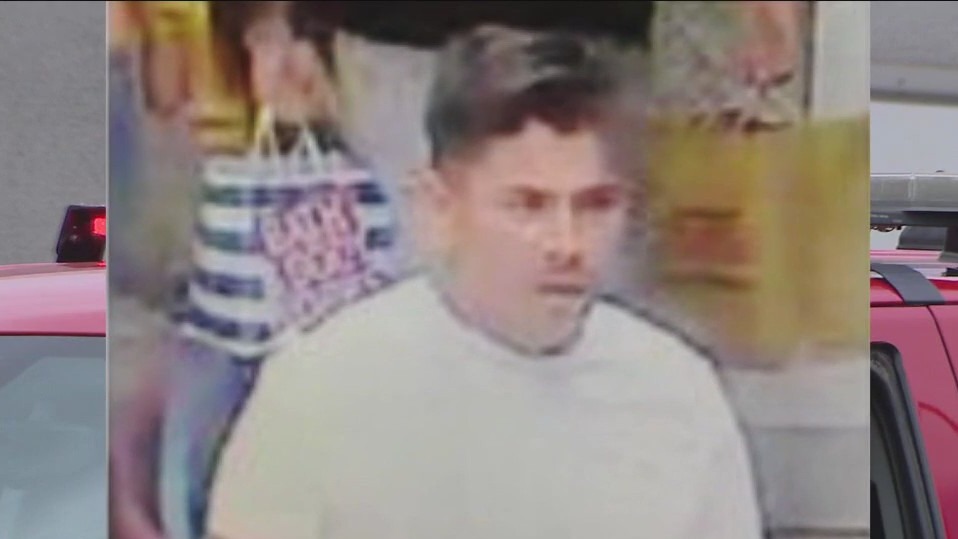 Police searching for man who panicked shoppers