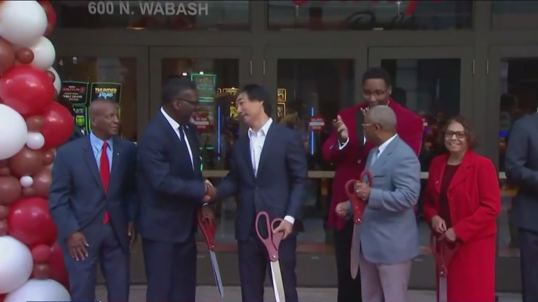 Chicago officials hold ribbon-cutting ceremony for Bally's temporary downtown casino