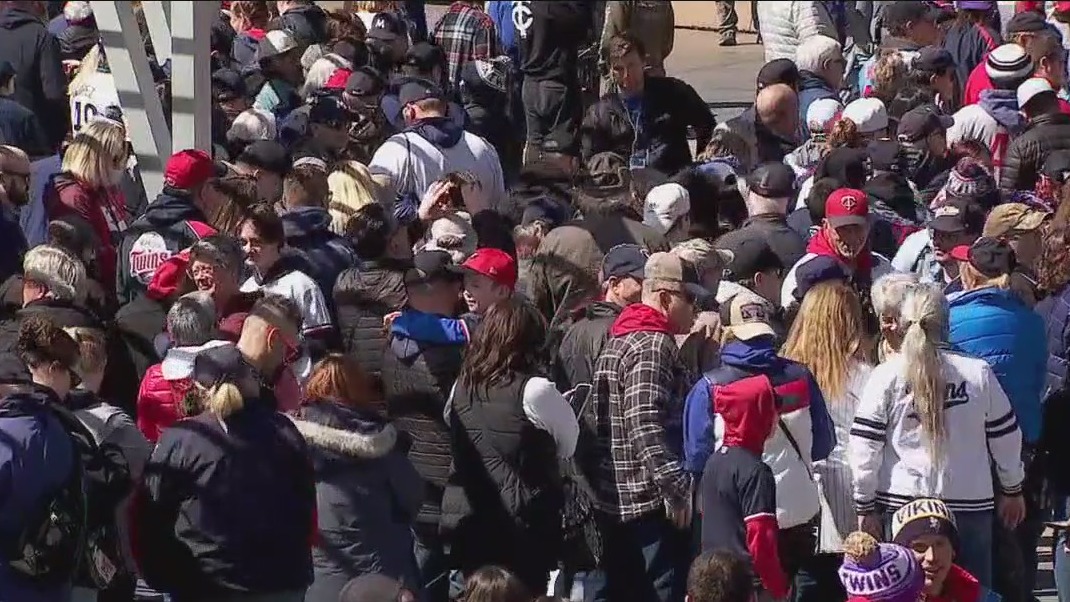 Fans mob Target Field for Twins homeopener
