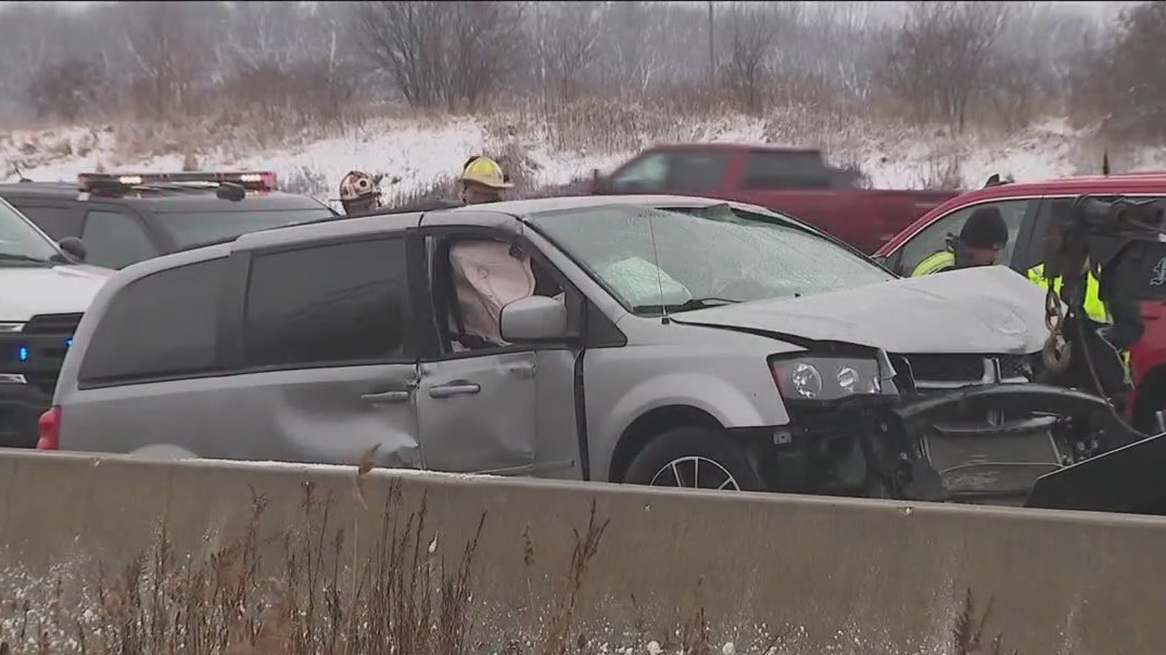 Multiple vehicles involved in major crash near Illinois-Wisconsin border