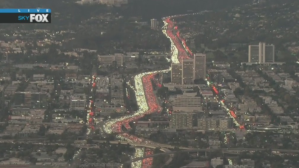 HOLIDAY TRAFFIC: Nightmare congestion on 405 Fwy in West LA