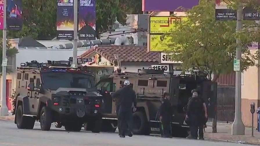 Barricade situation ends in Studio City