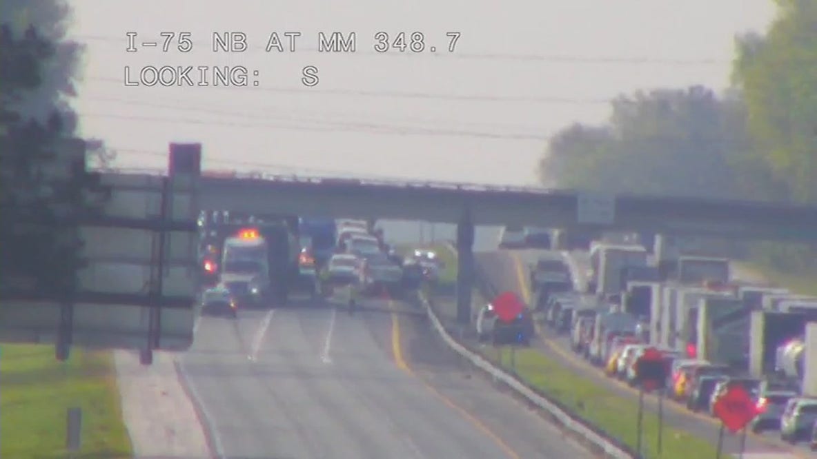Tractor-trailer hits overpass, shuts down I-75 in Marion County