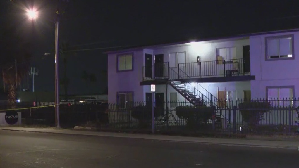 Man dies after being shot at Phoenix apartments