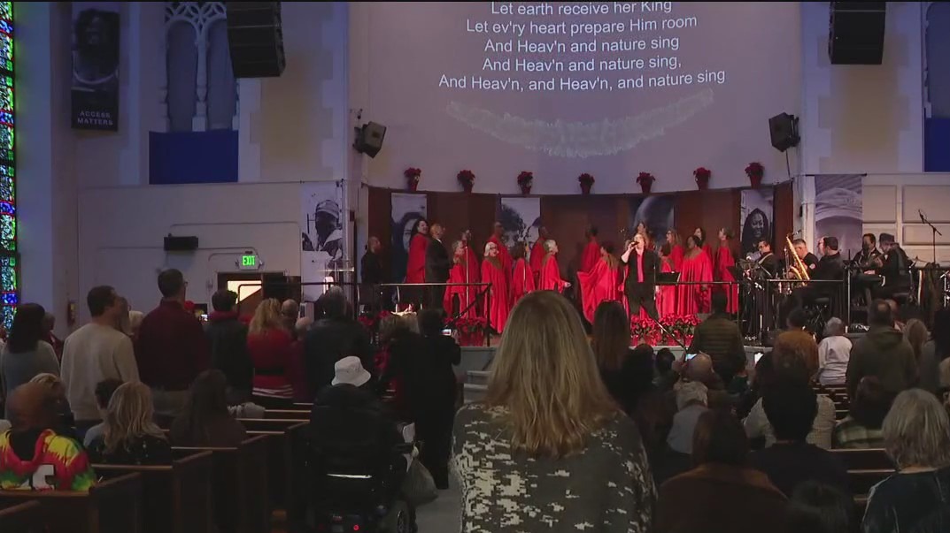 GLIDE church, foundation feeds nearly 3,000 for Christmas Eve