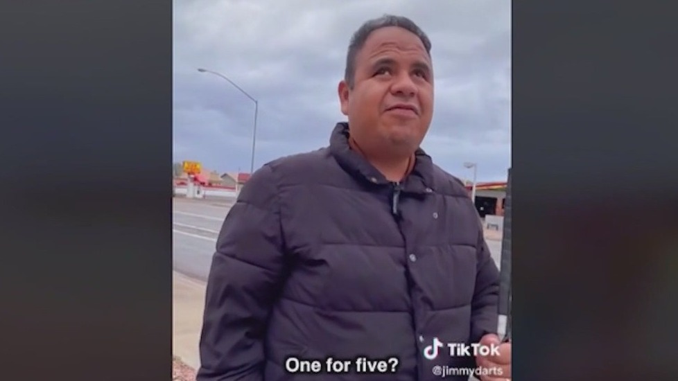 Arizona man selling brooms surprised by TikToker after string of counterfeit buyers
