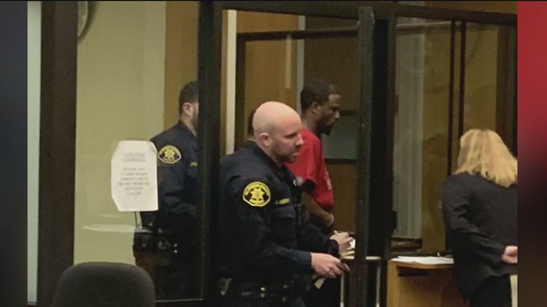Suspects in Oakland officer's slaying appear in court