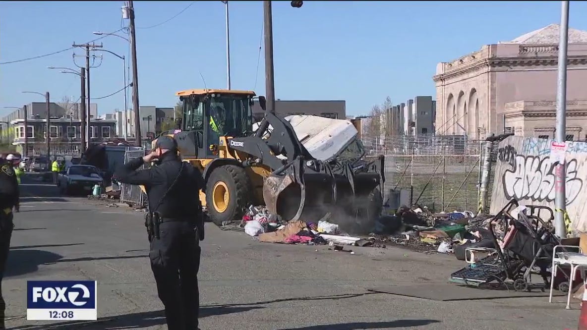 City of Oakland clears out Wood Street encampment