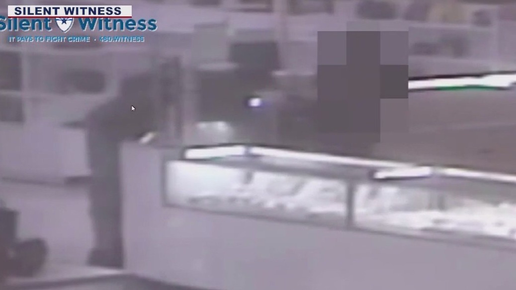 Silent Witness: Phoenix robbery suspect wanted for stealing jewelry