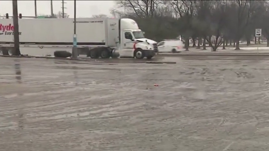 Chicago weather: Mix of rain and snow creating slushy mess on suburban roads