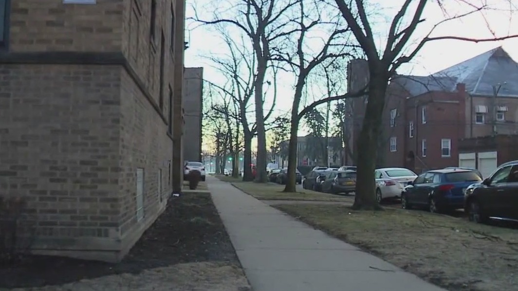 Chicago crime: 3 victims attacked, robbed at gunpoint on the North Side