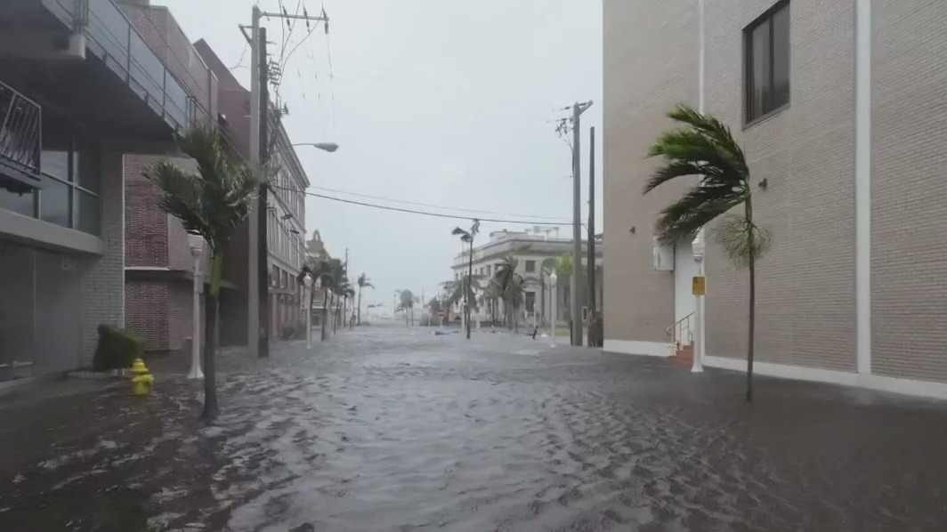 Hurricane Ian: Strong winds, heavy flooding devastates downtown Fort Myers