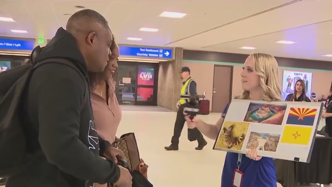 Super Bowl fans quizzed on their Arizona knowledge at Sky Harbor