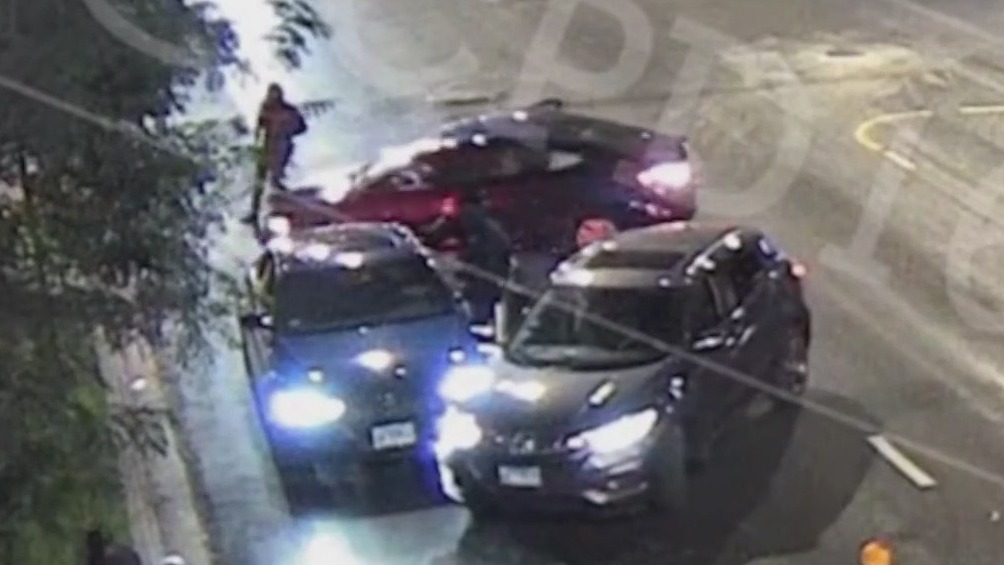 Shocking video shows man carjacked at gunpoint in Wicker Park