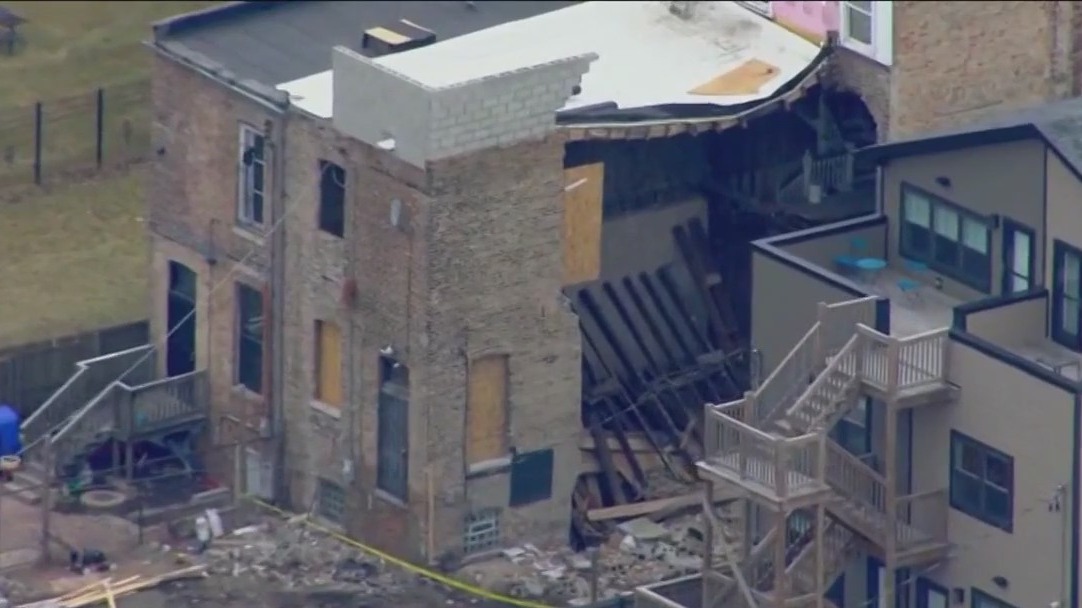 Worker dies after Chicago building partially collapses