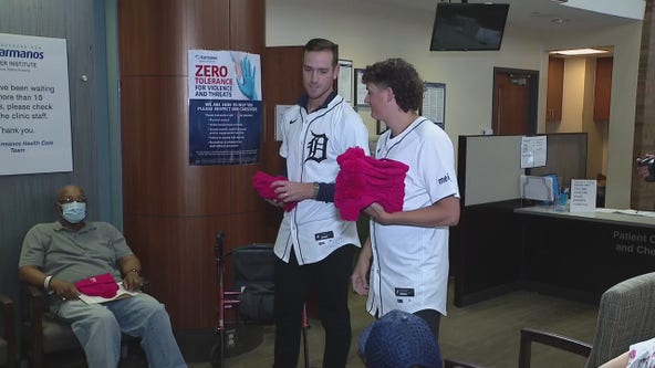 Detroit Tigers players visit breast cancer patients at Karmanos
