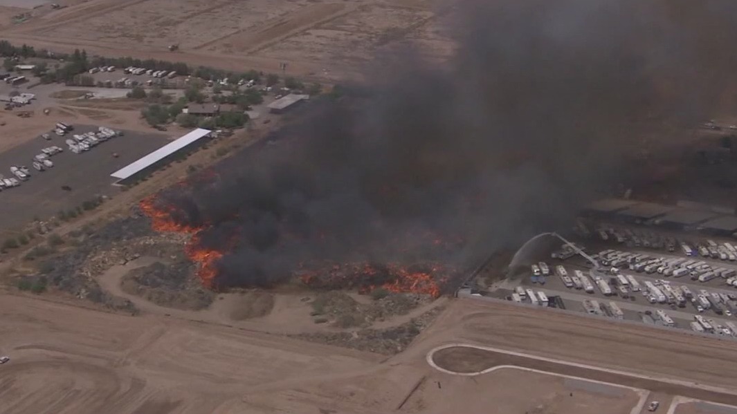 Mulch fire sending smoke, bad smell across Valley