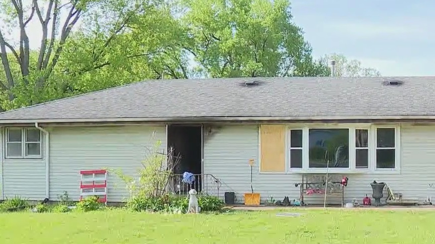 Man dies in house fire in unincorporated Grayslake