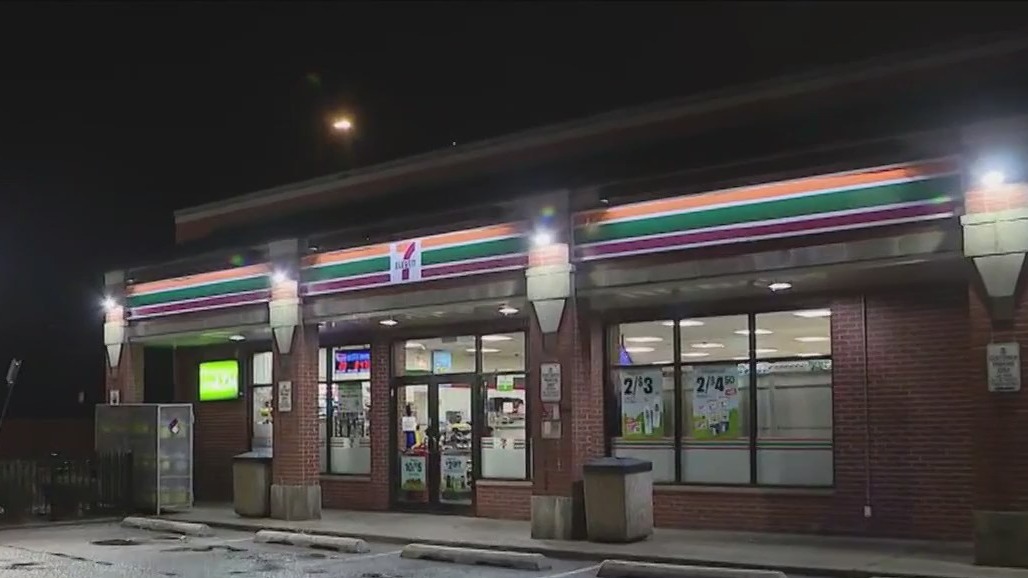 Armed robbers target 7-Eleven stores on North Side