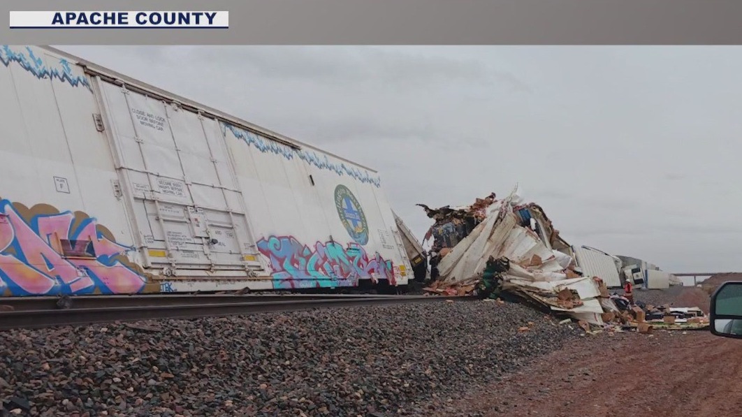 Train derails in Apache County
