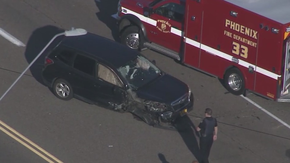 Crash in north Phoenix sends 3 teens to the hospital