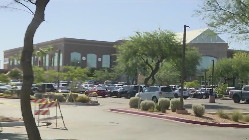Man electrocuted while inside Phoenix hot tub