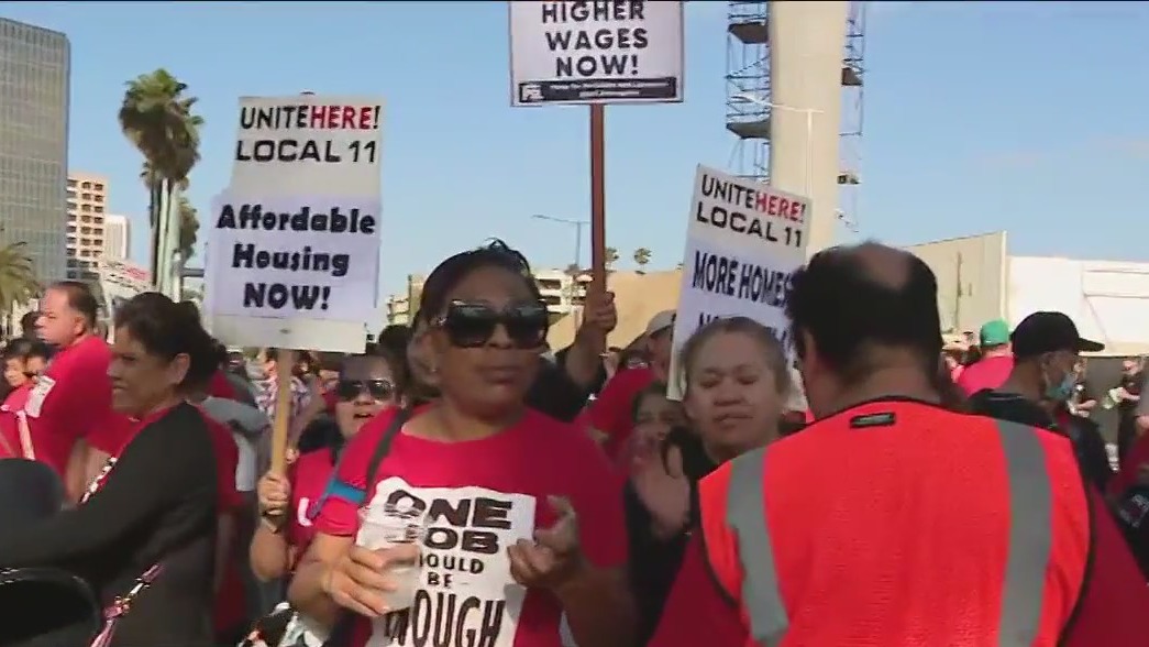 LA union workers protest wages
