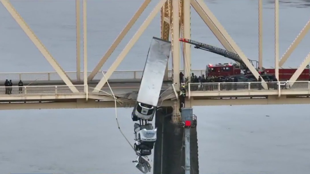 Semi-truck dangles off Louisville bridge