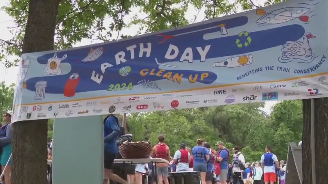 Earth Day: Volunteers clean up Lady Bird Lake, surrounding trails