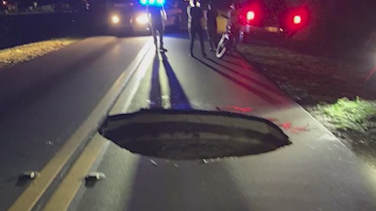 Apparent sinkhole closes roads in Lake County