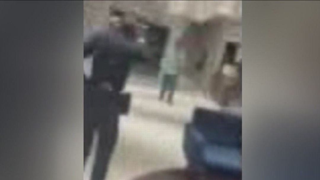 LAPD shoots knife-wielding man in hotel