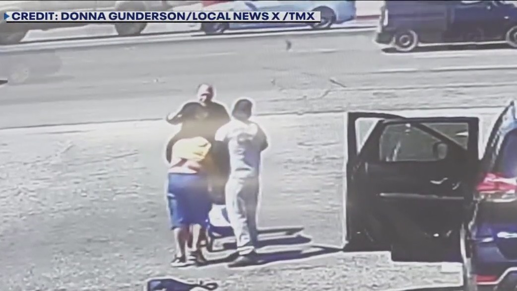 Good Samaritan stops baby in stroller from rolling into traffic